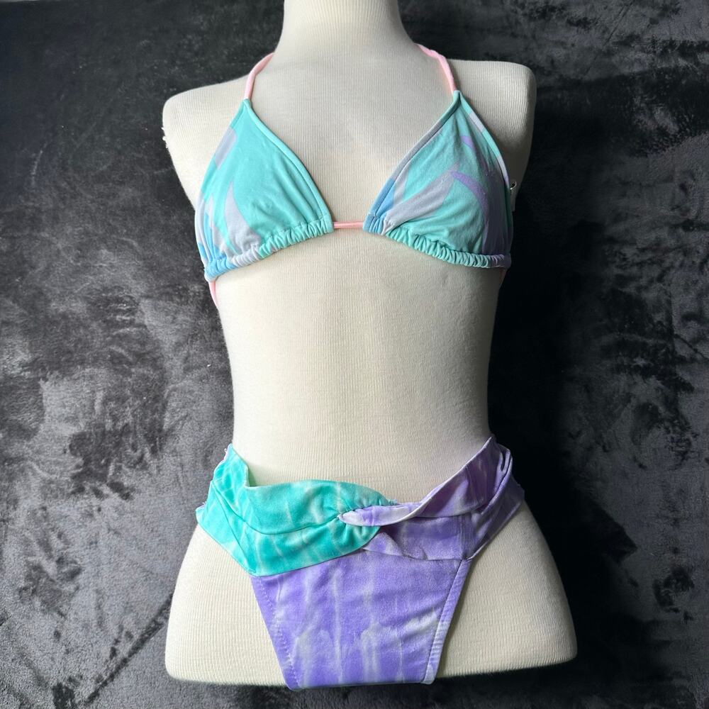 Vintage y2K/90s Bikini Swim Mixed Suit purple and Blue
Women’s Size S/M